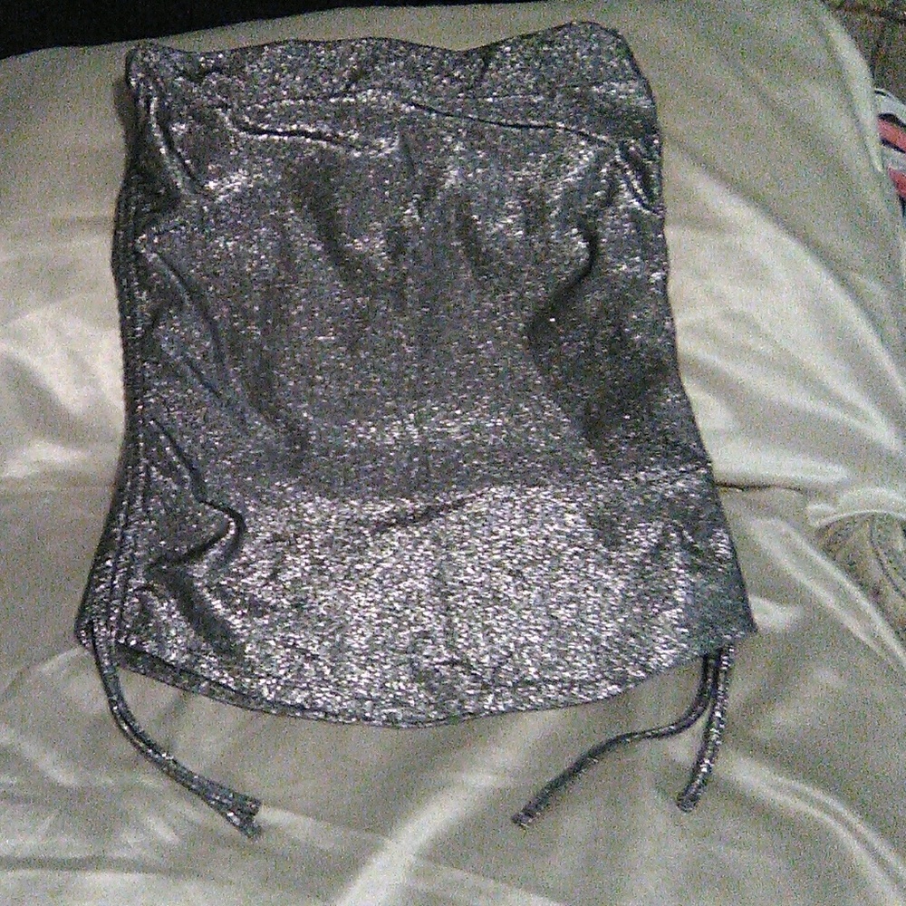 Sleeveless halter top